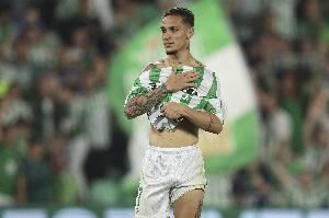 记者：贝蒂斯明白安东尼越来越接近加盟，曼联已不再指望他