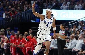 效率超高!班凯罗半场12中8得23分6板2盖帽 正负值达+14