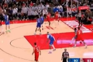 外线开炮!杜兰特连中2记三分 帮助火箭保持微弱领先