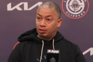 14中2得5分1助！卢：比尔传球做得不错 找状态需要时间&不能沮丧