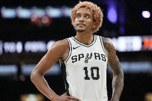 状态低迷!索汉半场4投0中&三分2中0 仅得到0分2板2助